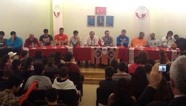 Basketbolcular Kolej Öğrencileriyle Buluştu