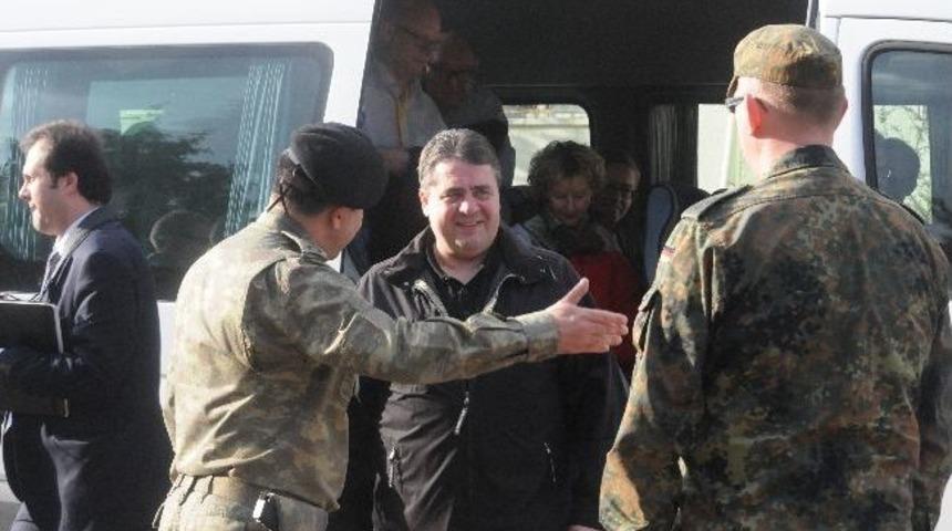 Almanyalı Muhalif Lider Gazi Kışlasında