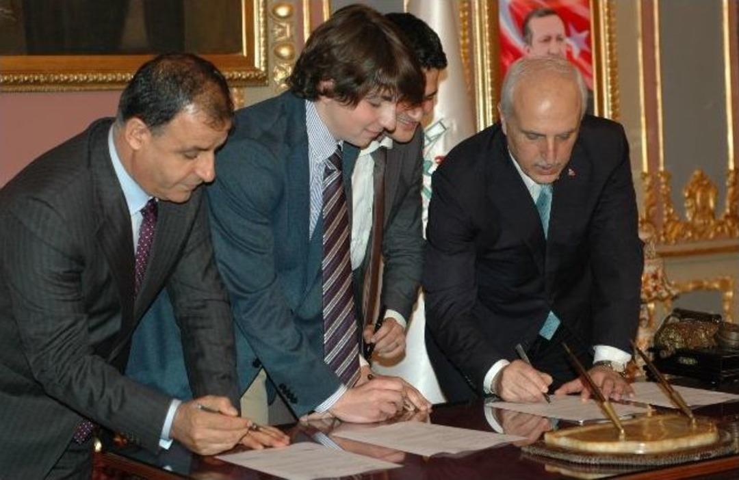 Avustralya K&uuml;lt&uuml;r Bakanı, Vali Mutlu&rsquo;yu Ziyaret Etti