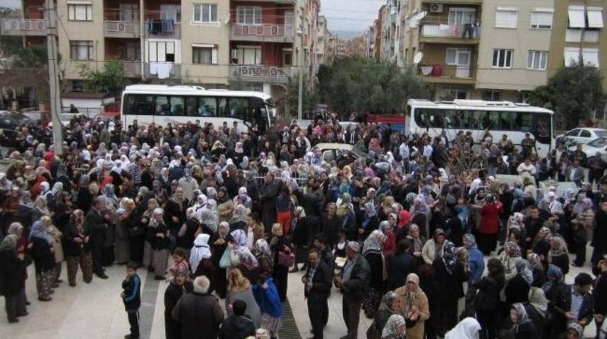 &Ouml;demişli 46 Umre Yolcusu Dualarla Uğurlandı