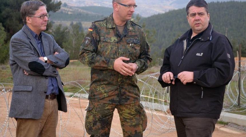 Alman Ana Muhalefet Partisi Lideri Gabriel, Alman Askerlerini Ziyaret Etti
