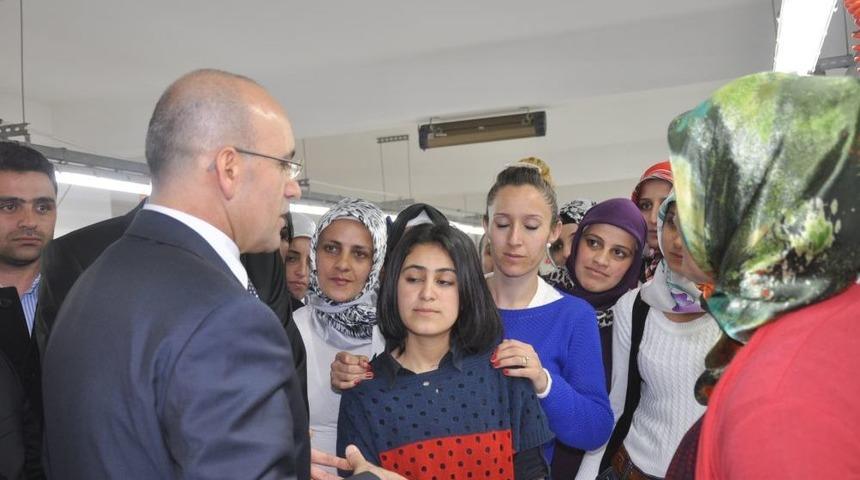 Bakan Şimşek Esnafları Kürtçe-Türkçe Selamladı