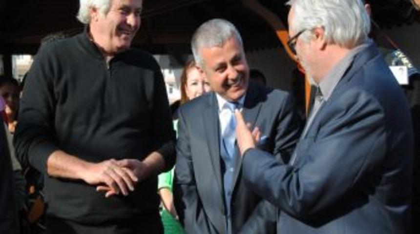 "Aydınlığı Bir Tek Sosyalist, Kom&uuml;nist, Sosyal Demokratlar Ve CHP Anladı"