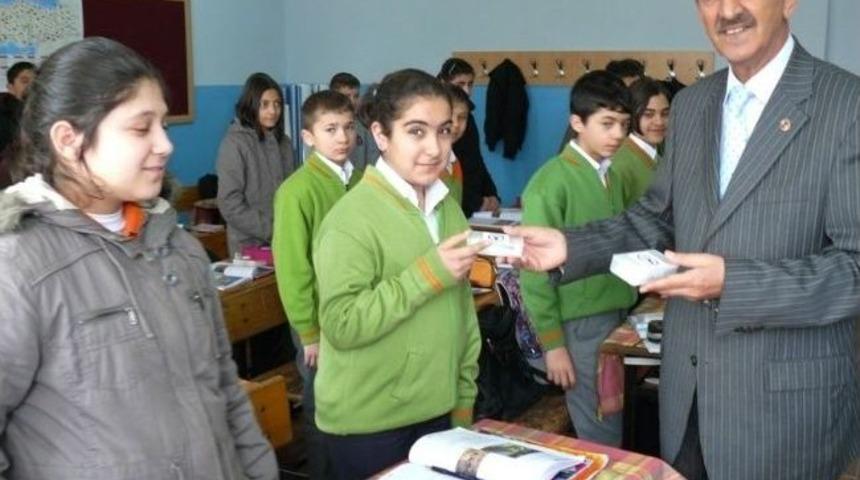 Başkan Yakup Yardımcı'dan &Ouml;ğrencilere Anlamlı Hediye