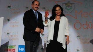 Türkan Sultan’ı Duygulandıran Ödül