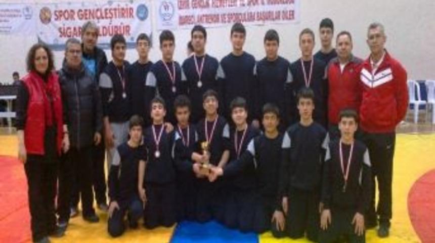 &Ouml;demiş Hem G&uuml;reş&ccedil;ileri İzmir&rsquo;de Madalya Bırakmadı