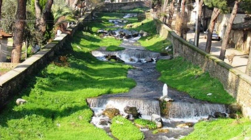 Bahar Kapıda, Dereler Coştu