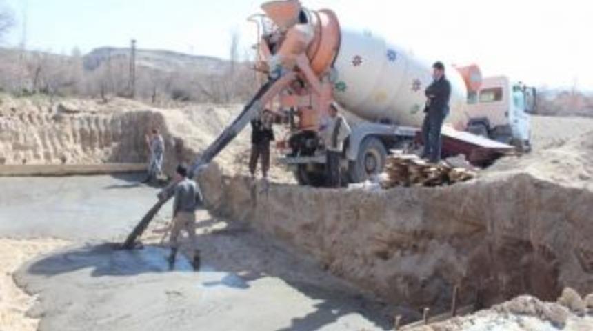 Avanos&rsquo;ta Zelve &Ccedil;ayı &Uuml;zerine K&ouml;pr&uuml; Yapılıyor