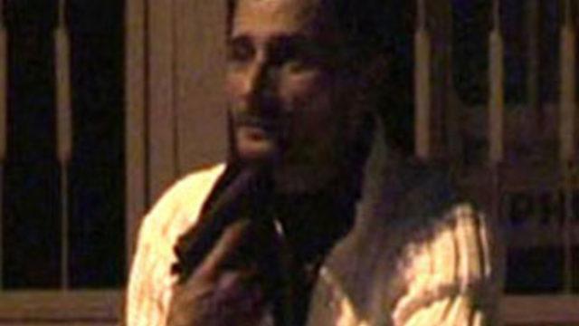 Polise satırla saldırdı