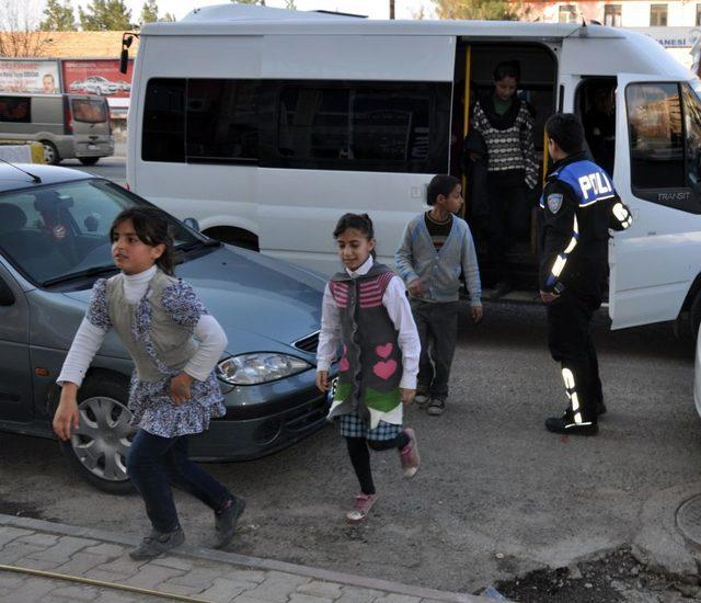 Midyat’ta Başarılı Öğrencilere 8D Sürprizi