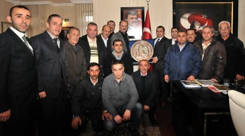 Mahalle Sakinlerinden Başkan Akg&uuml;l&rsquo;e Ziyaret