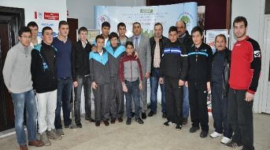 D&uuml;zceli G&uuml;reş&ccedil;iler Serbest G&uuml;reş M&uuml;sabakalarına Gitti