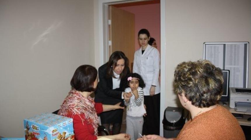 Ana Sınıfı Öğrencilerinin Aşıları Yapılıyor