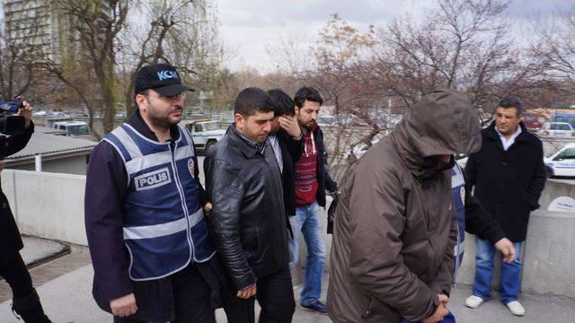 Polis, Kaçak Akaryakıtın Saklandığı Dev Tankı Topraktan Güçlükle Çıkardı