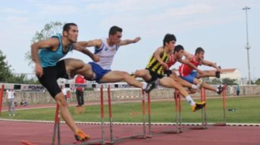 Kağıtspor'lu Atletler Rusya'dan Derece İle D&ouml;nd&uuml;