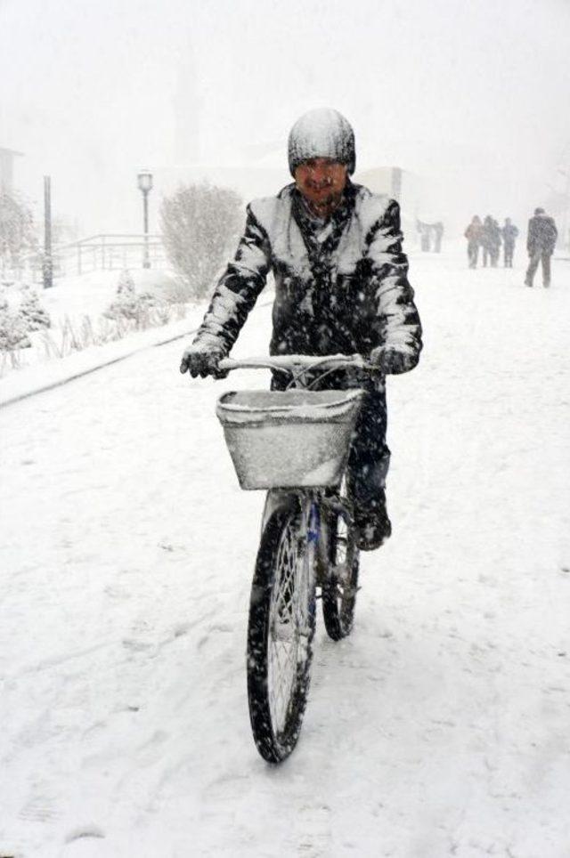 Kar Erzurum'a Geri Döndü