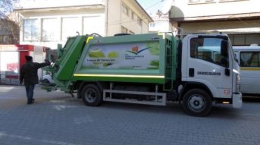 Eskigediz Belediyesi'ne &Ccedil;evre Ve Şehircilik Bakanlığı'ndan &Ccedil;&ouml;p Konteynırı