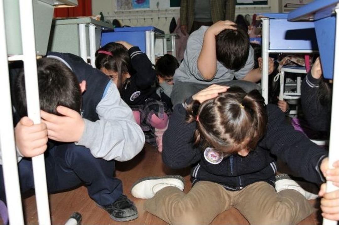 &Ouml;ğrencilere Pamuk Prenses Ve 7 C&uuml;celer İle Deprem Eğitimi