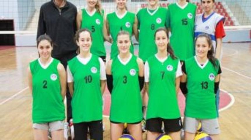 Kağıtspor'lu Voleybolcular Zirveye Oynuyor