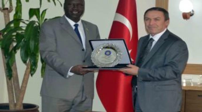 G&uuml;ney Sudanlı M&uuml;steşar: Sağlıktaki Başarıları Takip Ediyoruz