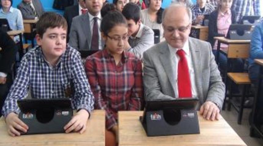 Kırşehir&rsquo;de Tablet Bilgisayar Dağıtımı Başladı.