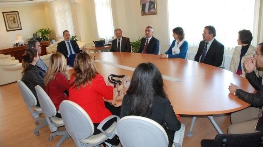 Tky&rsquo;de İl &Uuml;&ccedil;&uuml;nc&uuml;s&uuml; Olan Mahir &Ouml;zg&uuml;r Damar Ortaokulundan Kaymakam&rsquo;a Ziyaret..