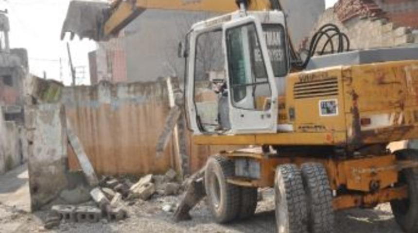 Batman Belediyesi 70 Metruk Evi Yıktı