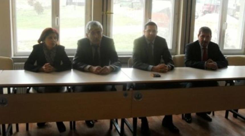 Kaymakam &Ouml;zderin &Ouml;ğretmenlerle Bir Arada