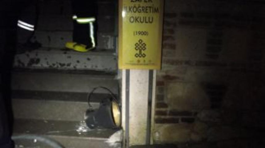 Uşak&rsquo;taki Tarihi Okul Ikinci Defa Yanmaktan Son Anda Kurtarıldı