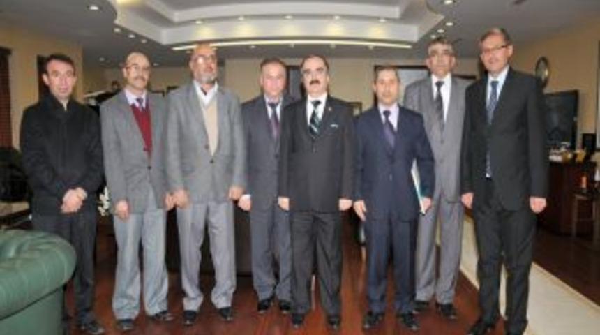 İlim Yayma Cemiyeti Yöneticileri Vali Coş’u Ziyaret Etti