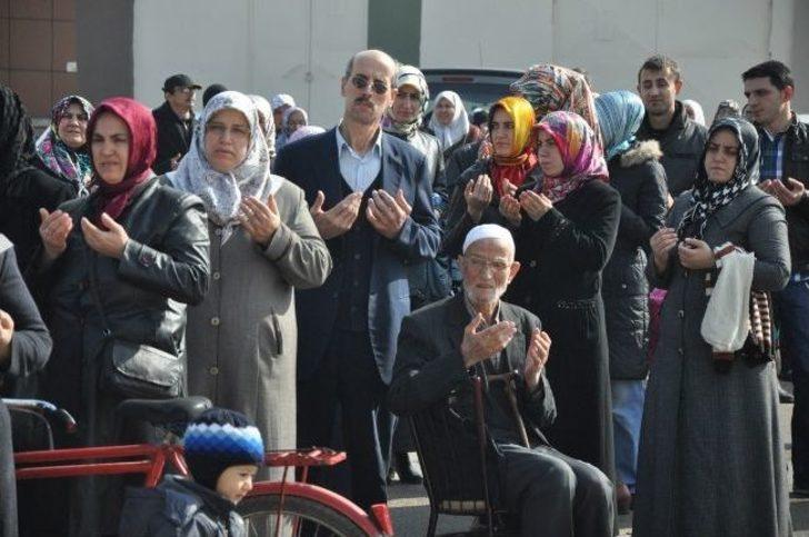 Umre Yolcuları Dualarla Uğurlandı G2