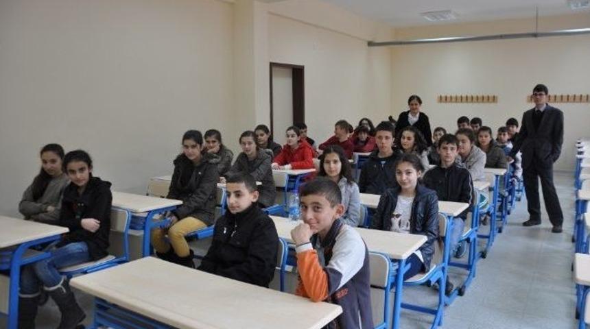 İlk&ouml;ğretim Okulu &Ouml;ğrencileri D&uuml;zce &Uuml;niversitesi Kamp&uuml;s&uuml;n&uuml; Gezdi