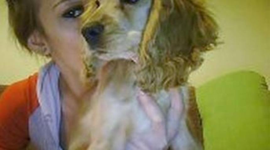 Gen&ccedil; kadın evinde boğazı kesilerek &ouml;ld&uuml;r&uuml;ld&uuml;