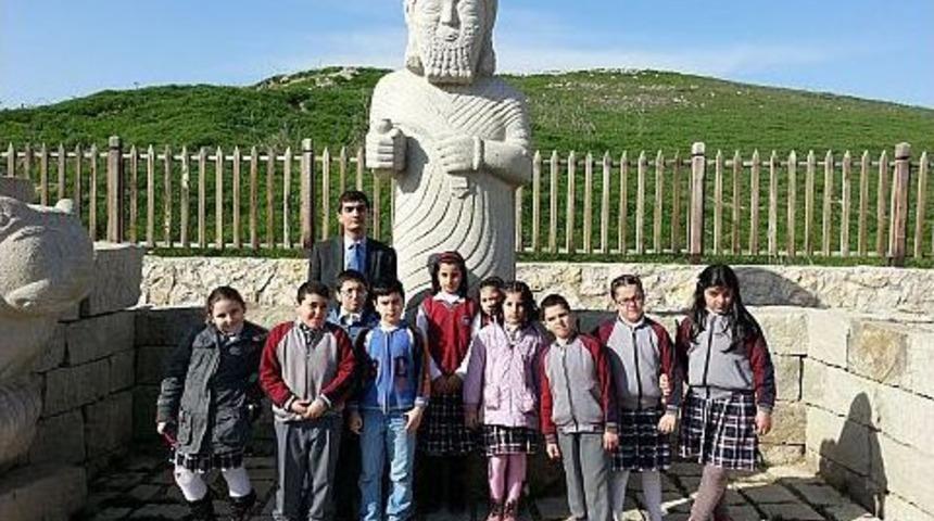 &Ouml;ğrencilere Proje Kapsamında Tarihi Yerler Gezdirildi