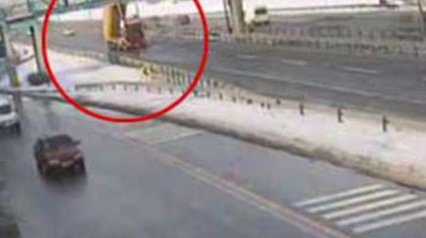 &Uuml;st ge&ccedil;idi b&ouml;yle yıktı!