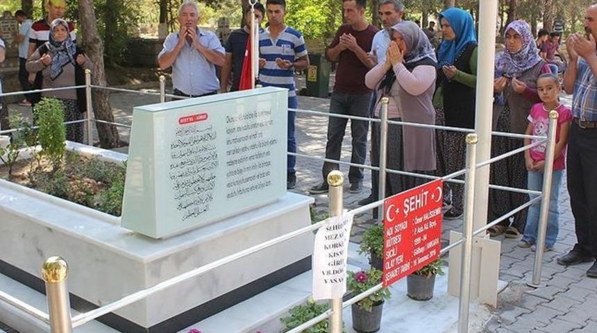 Şehit Ömer Halisdemir'in kabrinde ziyaretçi yoğunluğu 