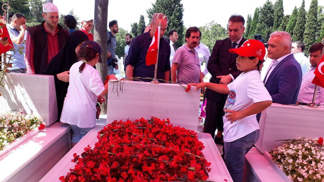 Edirnekapı'daki 15 Temmuz Şehitliği'ne ziyaretler başladı 