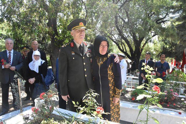 Şehitler İzmir'de de anıldı