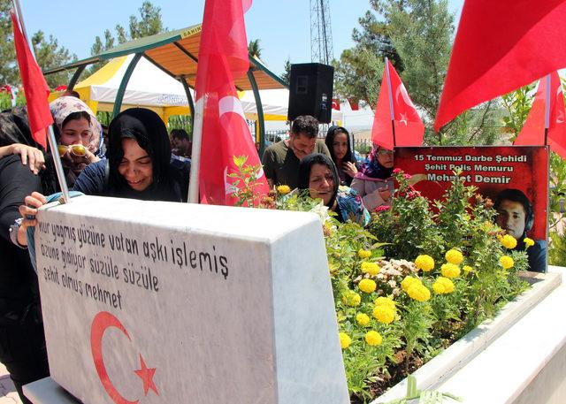 Gaziantep'te 15 Temmuz şehidi, mezarı başında anıldı
