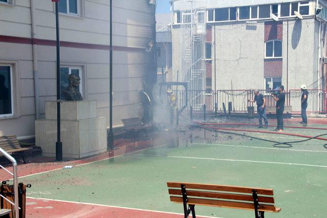 Fotoğraflar // Topkapı'da okulda yangın paniği