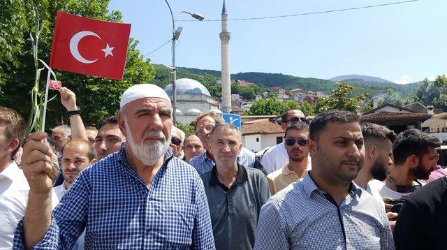 Kosova'da Demokrasi Dayanışması Yürüyüşü'ne yoğun katılım