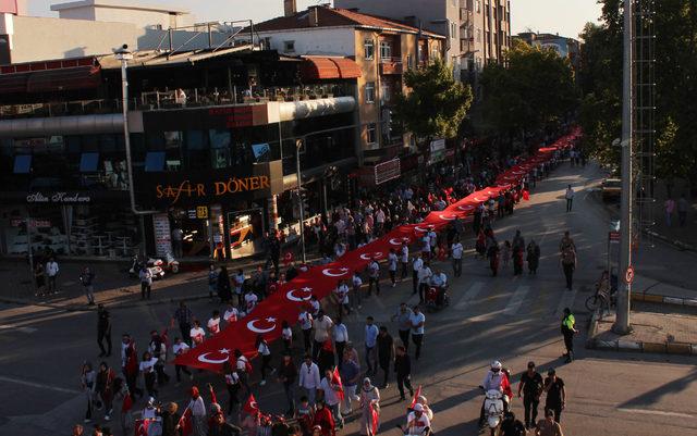 Adapazarı'nda 15 Temmuz Demokrasi ve Milli Birlik Günü Yürüyüşü