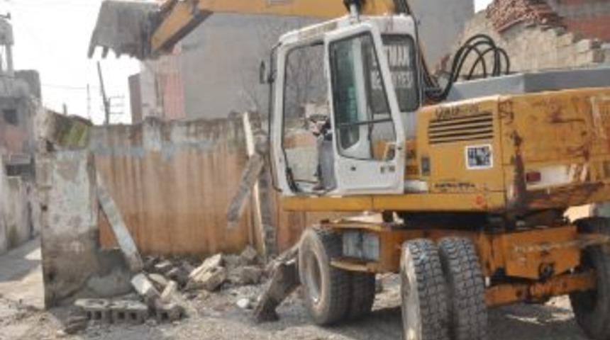 Batman Belediyesi 70 Metruk Evi Yıktı