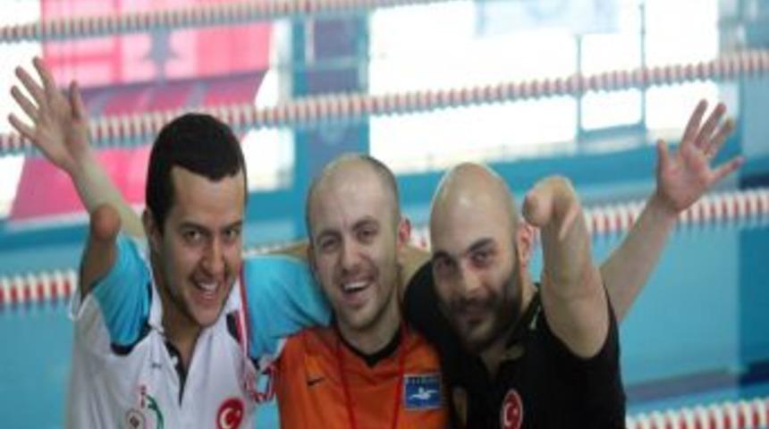 Engelli Yüzücüler Havuzda Madalya Arayacak