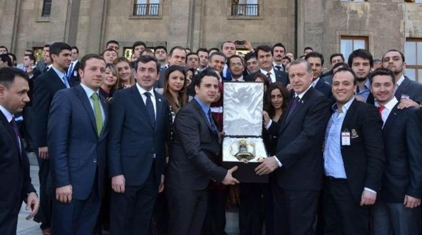 Ak Gen&ccedil;lerin Ankara &Ccedil;ıkartması