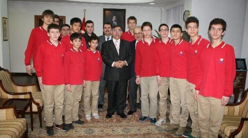 Vali Yılmaz Sporcuları Ağırladı