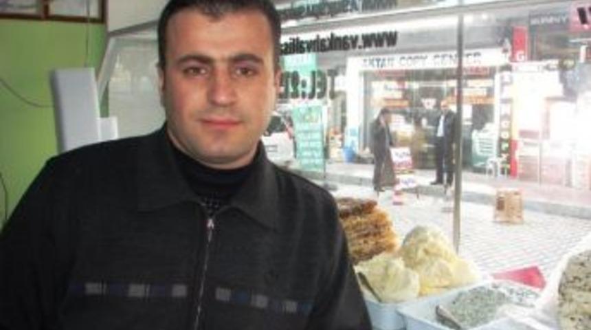 Van Kahvaltısını Eleştiren K&ouml;şe Yazarlarına Tepki