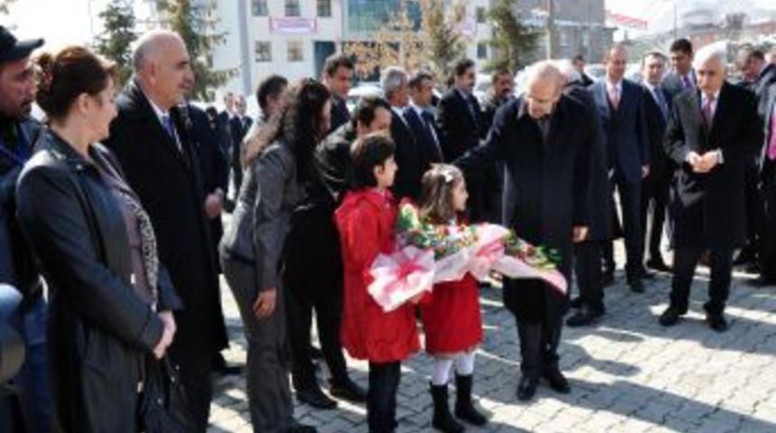 Bakanlar Hakkari'den Memnun Ayrıldı