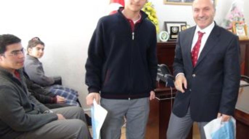 Sınavda Dereceye Giren &Ouml;ğrenciler &Ouml;d&uuml;llendirildi