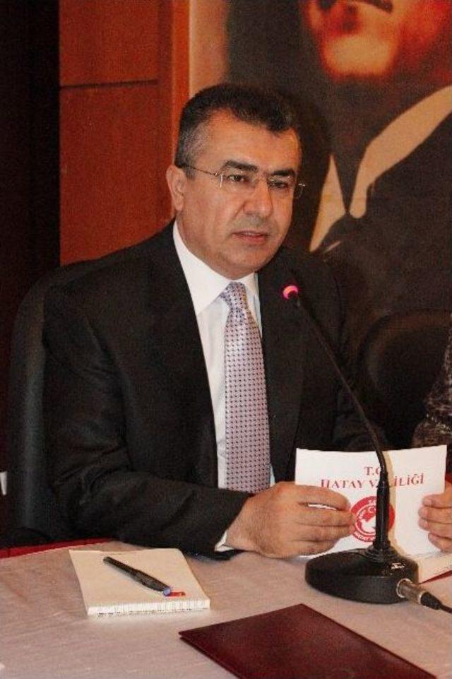 Valı Lekesız 2012 Yılını Değerlendirdi